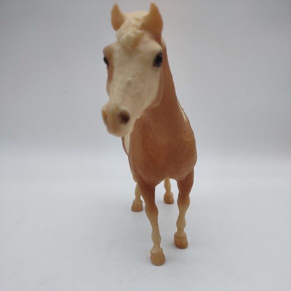 Breyer #20 Misty of Chincoteague Palomino Pinto - Picture 2 of 7